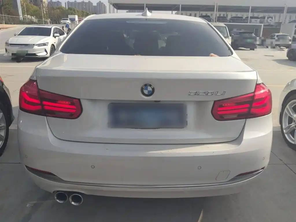 BMW 3 Series 2018 — фото 6