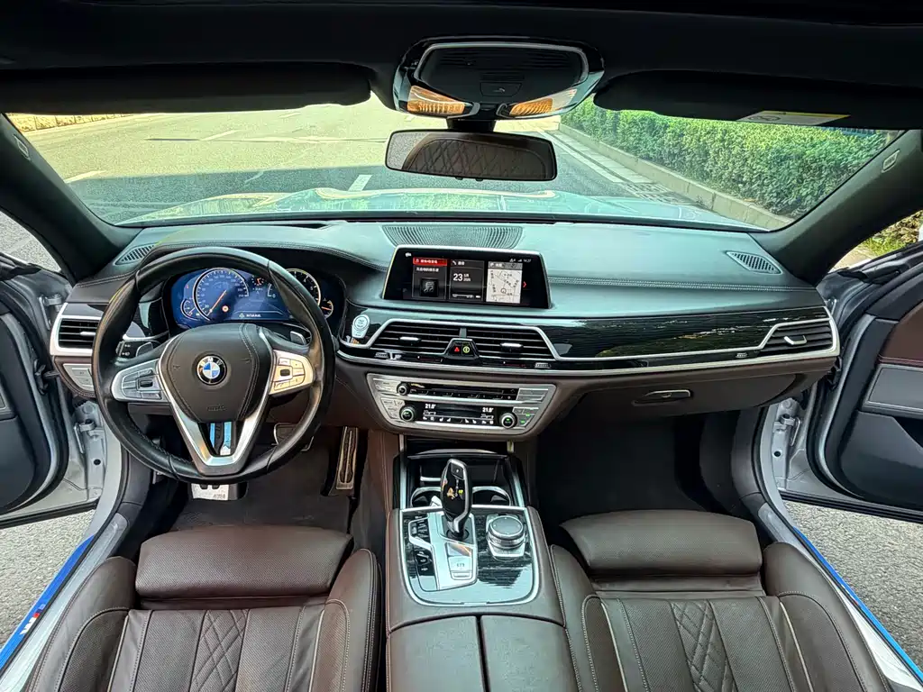 BMW 7 Series 2017 — фото 18