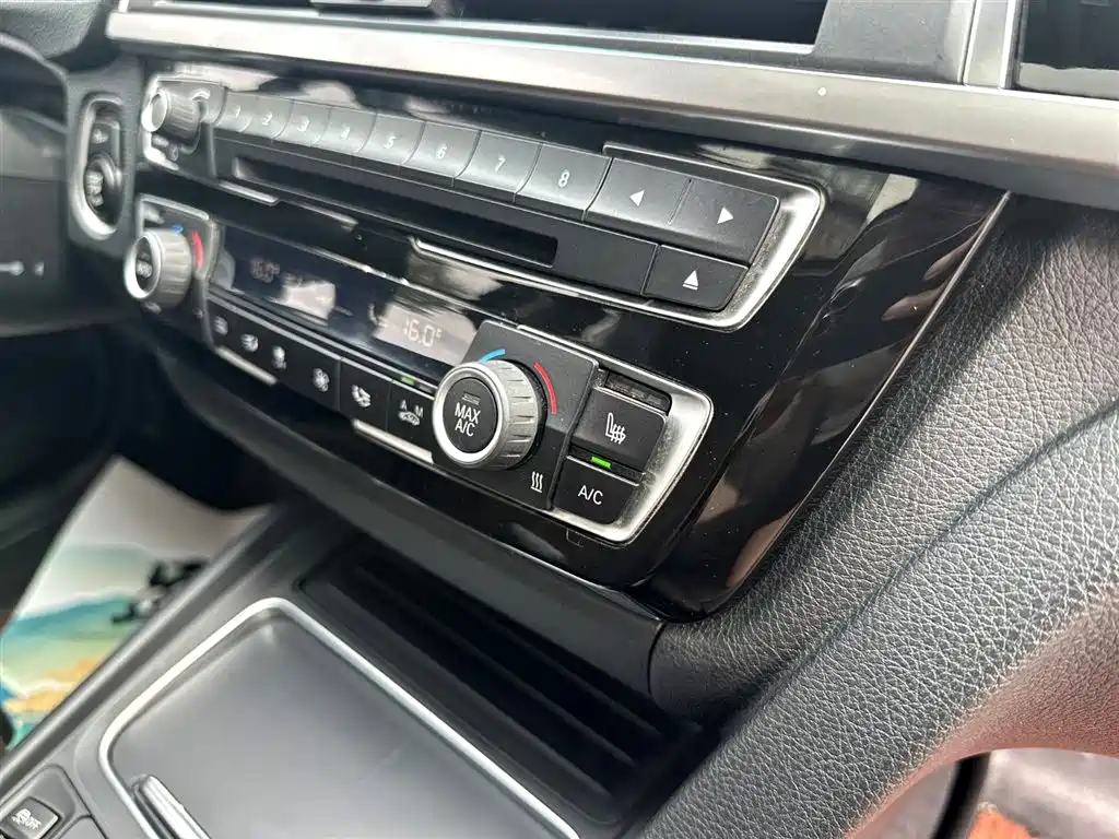 BMW 3 Series 2019 — фото 9