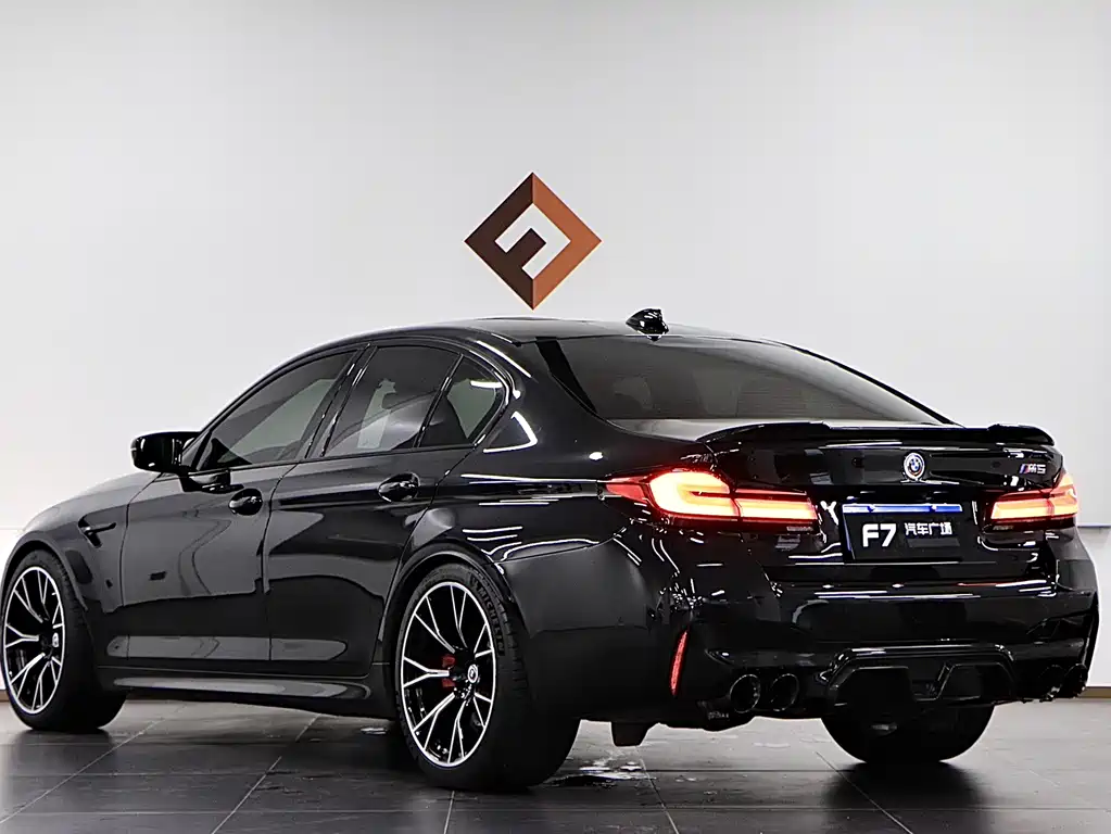 BMW M5 2021
