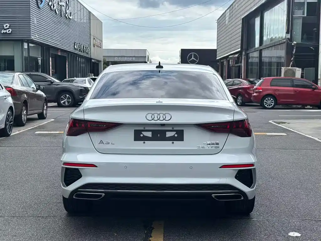 Audi A3 2023 — фото 11