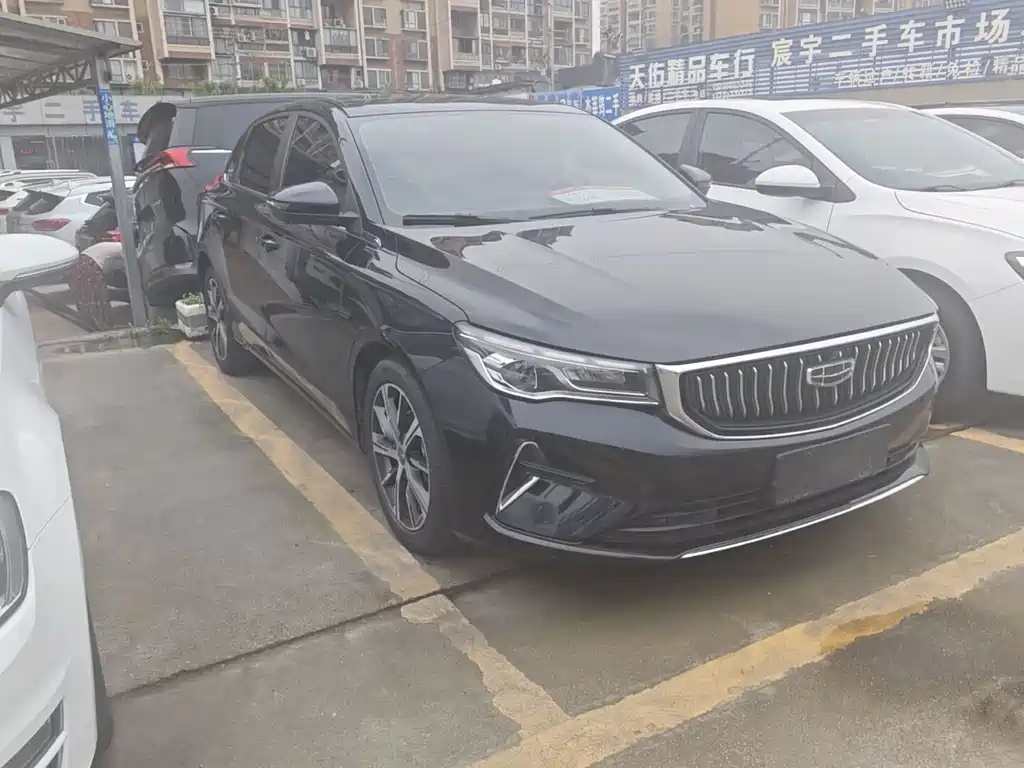 Geely Emgrand 2022