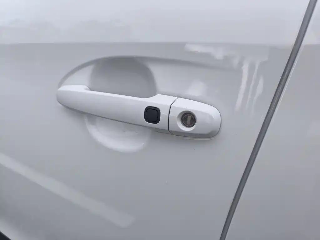 Toyota Yaris L 2022 — фото 16