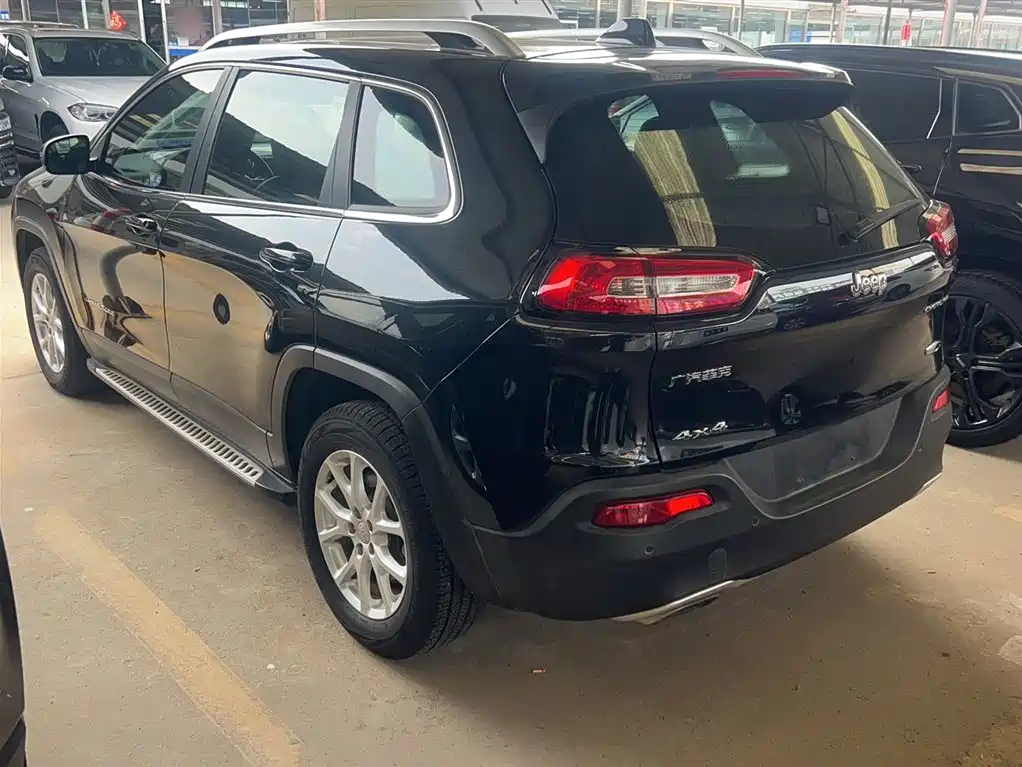 Jeep Cherokee 2017 — фото 15