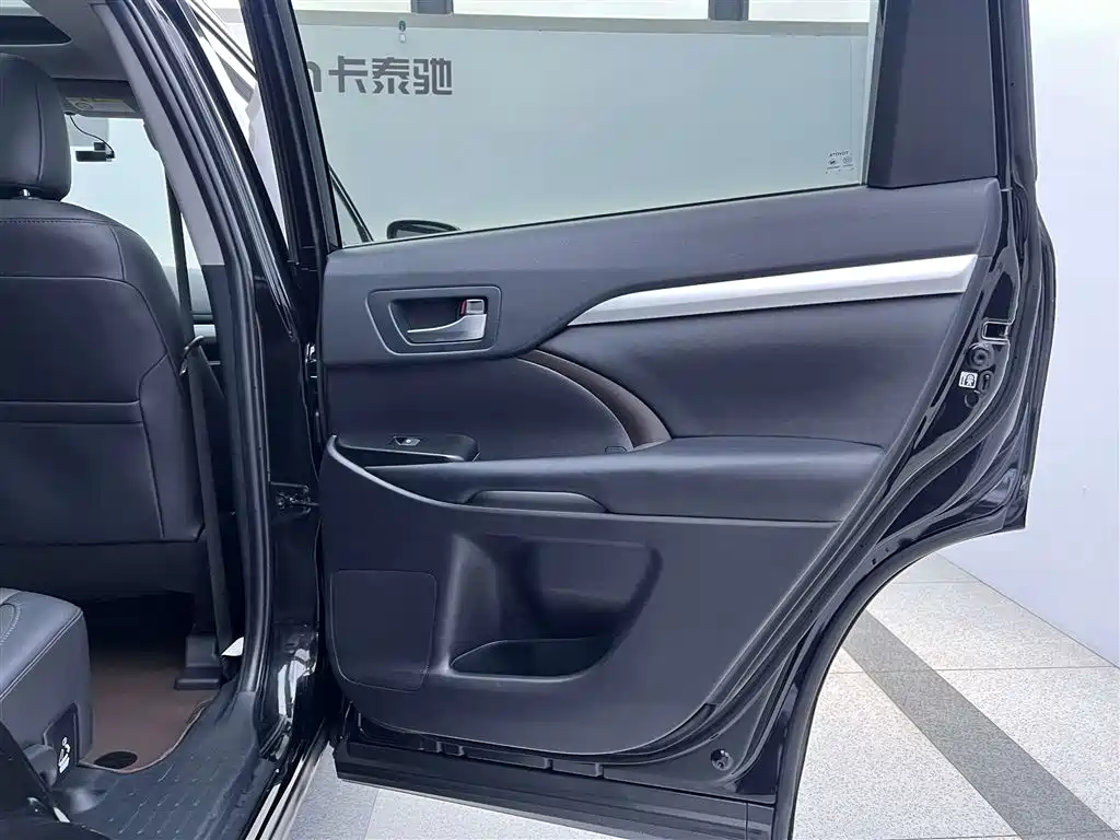 Toyota Highlander 2020 — фото 26