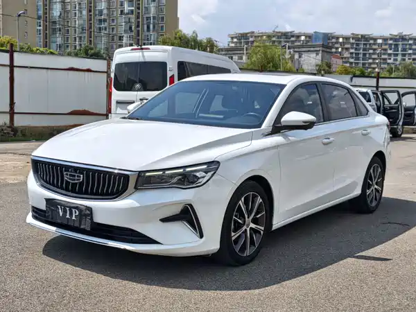 Geely Emgrand 2022