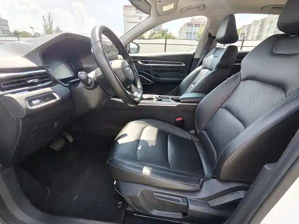 Geely Emgrand 2022
