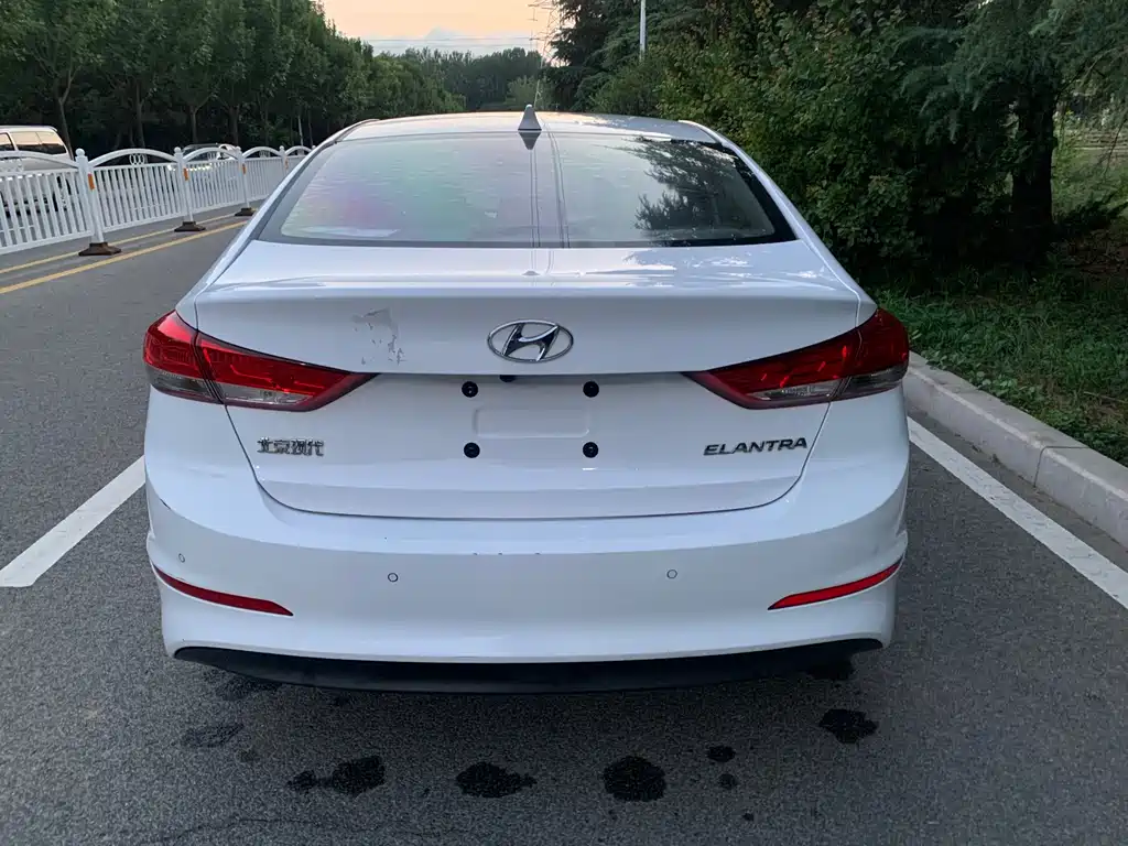 Hyundai Elantra 2019 — фото 5