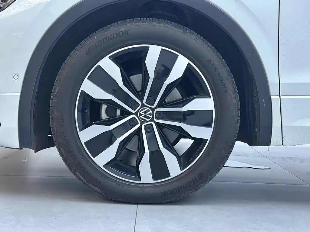 Volkswagen Tiguan L 2024 — фото 10