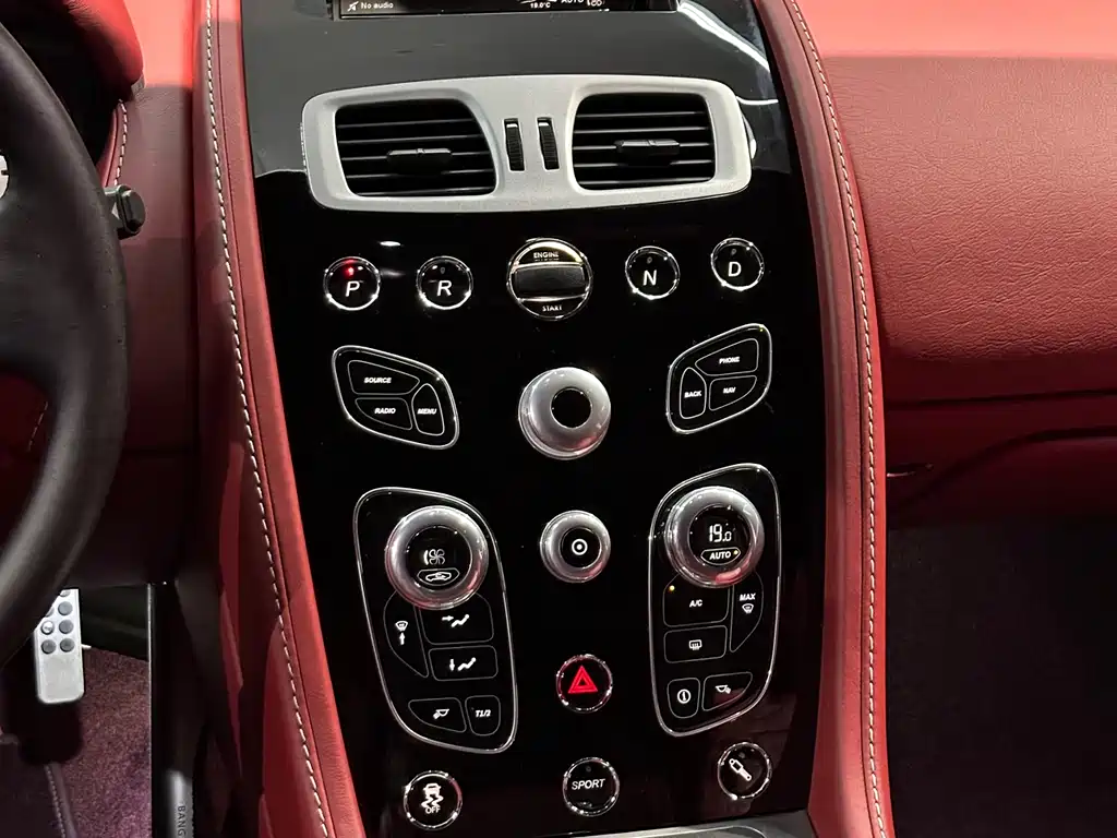 Aston Martin Rapide 2016 — фото 20