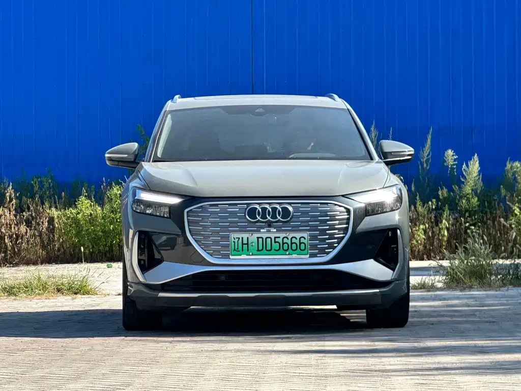 Audi Q4 E-Tron 2023 — фото 2
