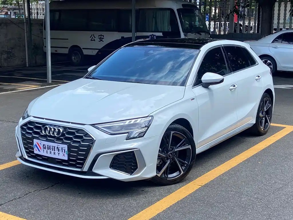 Audi A3 2023 — фото 1