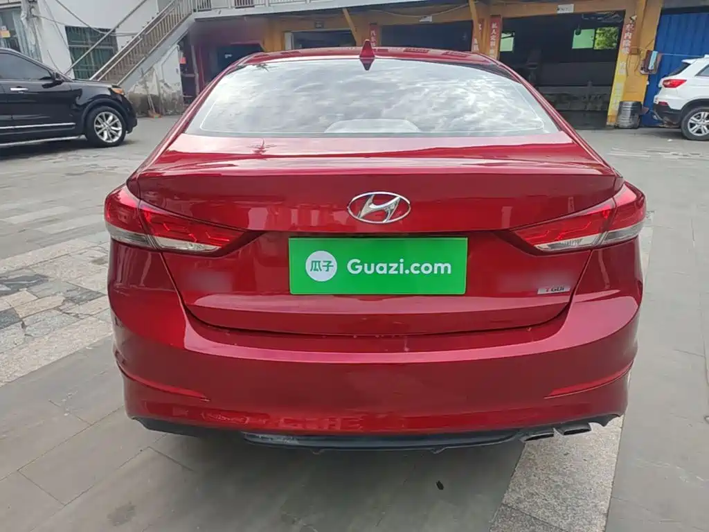 Hyundai Elantra 2019 — фото 6