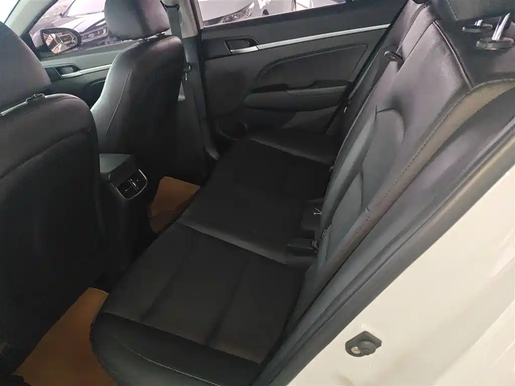 Hyundai Elantra 2020 — фото 13