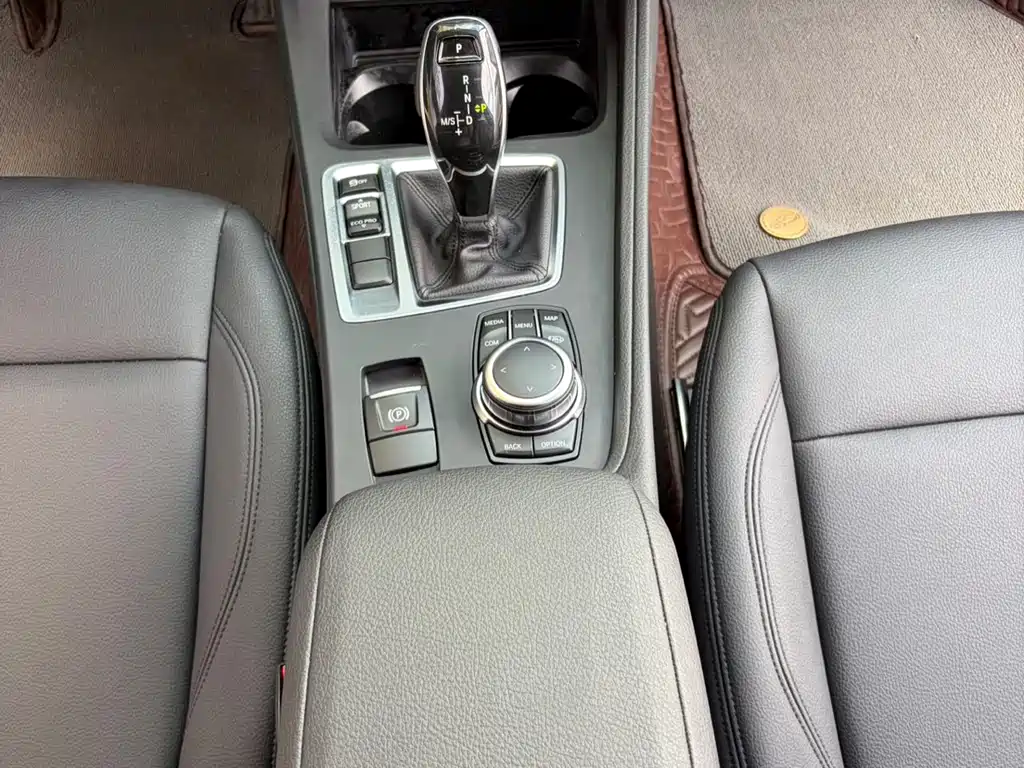 BMW 1 Series 2022 — фото 10