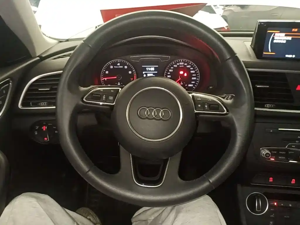 Audi Q3 2018 — фото 11