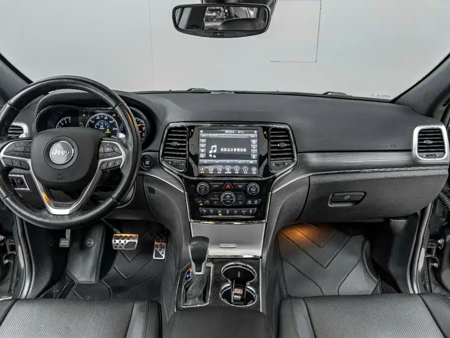 Jeep Grand Cherokee 2023 — фото 29
