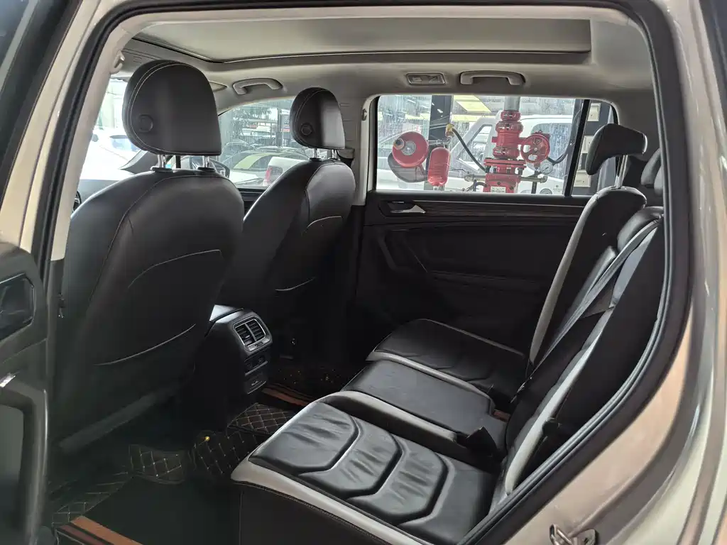 Volkswagen Tiguan L 2017 — фото 8