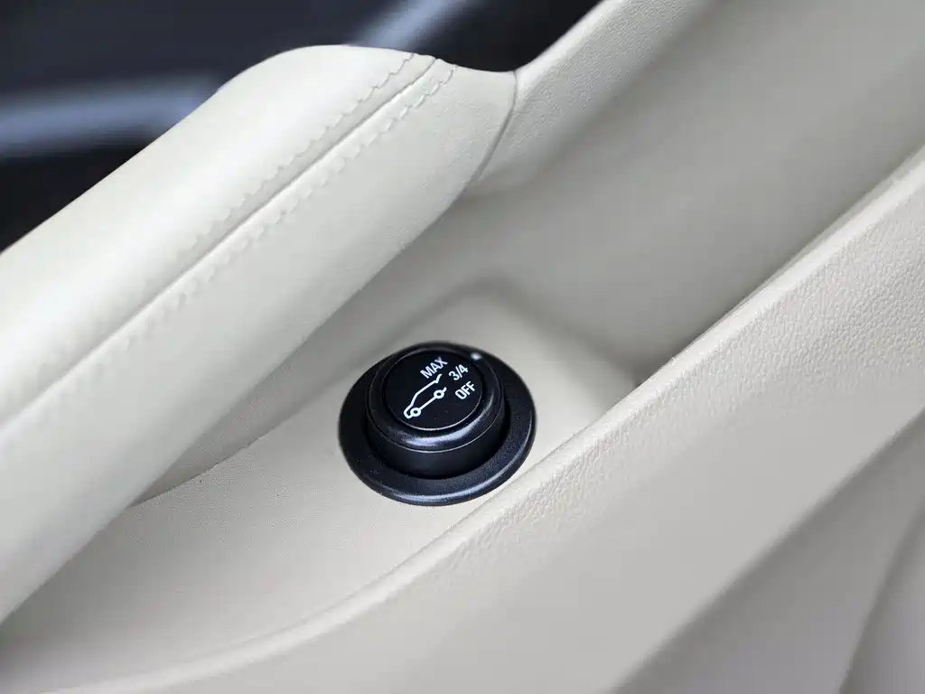 Cadillac SRX 2013 — фото 23