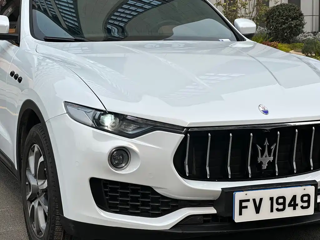 Maserati Levante 2017 — фото 9