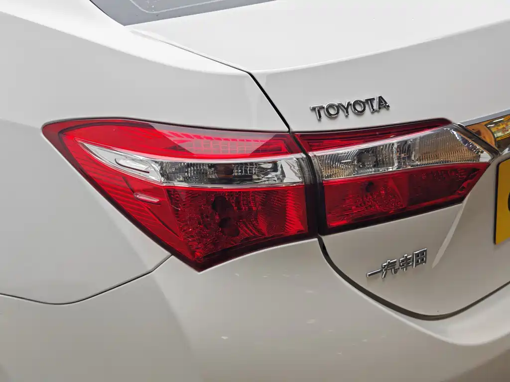 Toyota Corolla 2015 — фото 7