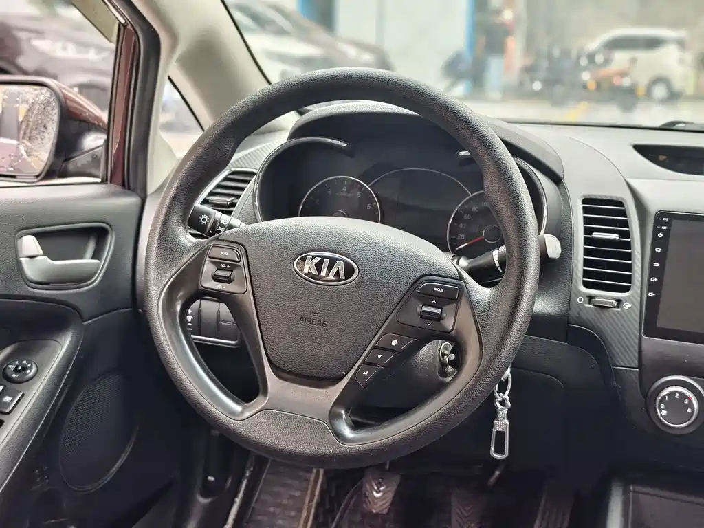 Kia K3 2015 — фото 8