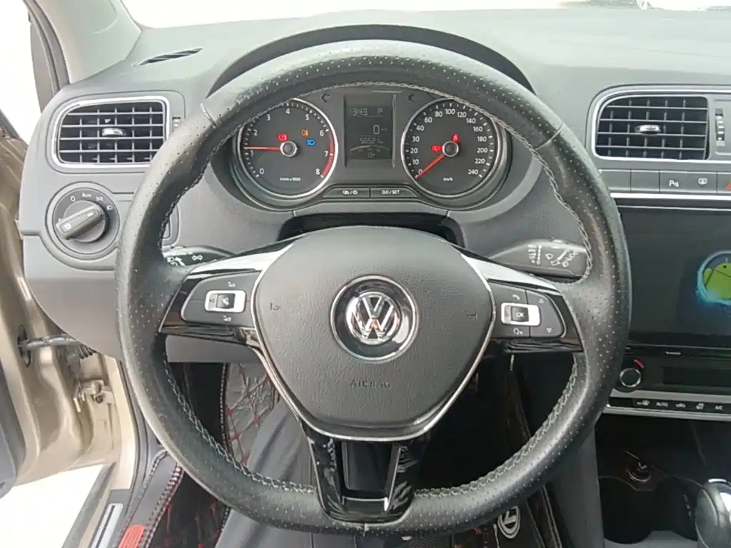 Volkswagen Polo 2015 — фото 11
