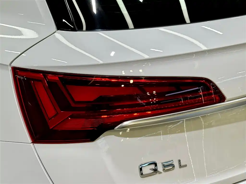Audi Q5L 2022 — фото 10