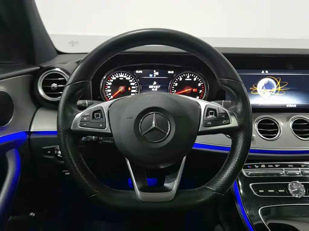 Mercedes-Benz E-Class 2018 — фото 11
