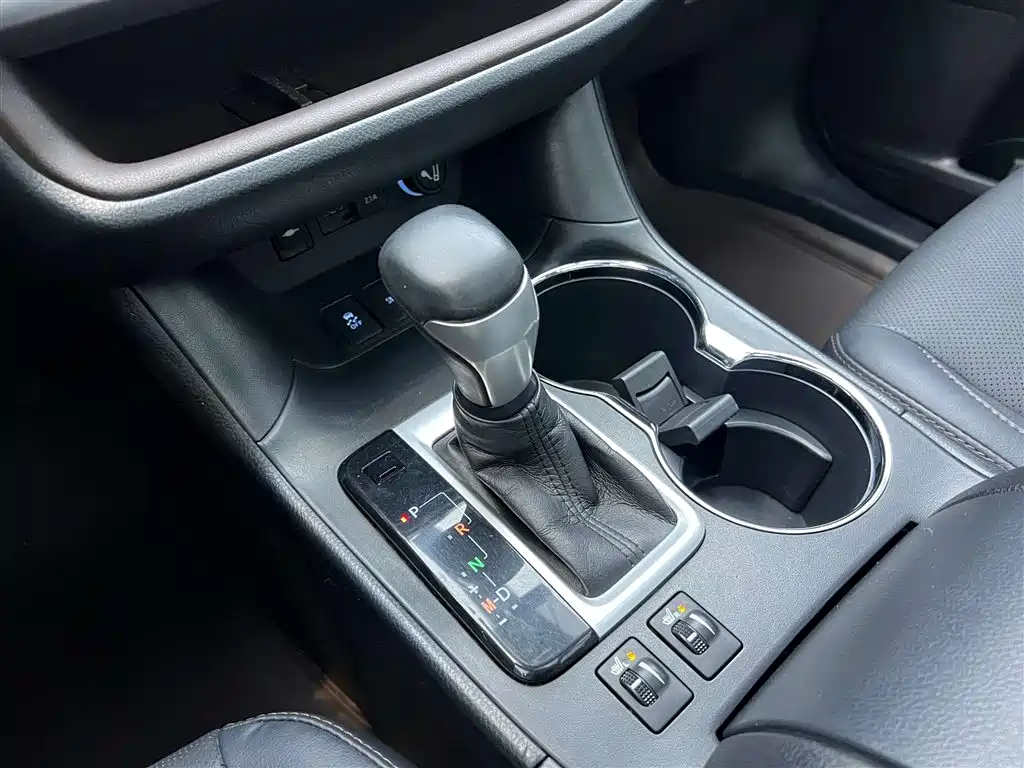 Toyota Highlander 2020 — фото 17