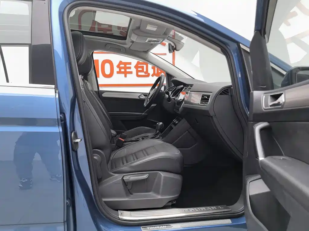 Volkswagen Touran 2018 — фото 23