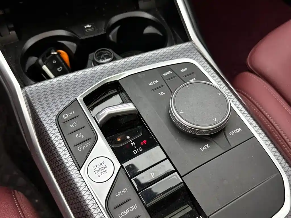 BMW 3 Series 2025 — фото 16