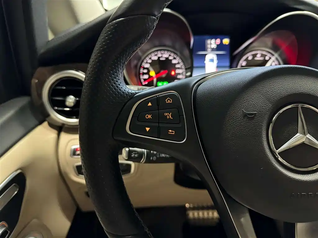 Mercedes-Benz V-Class 2020 — фото 10