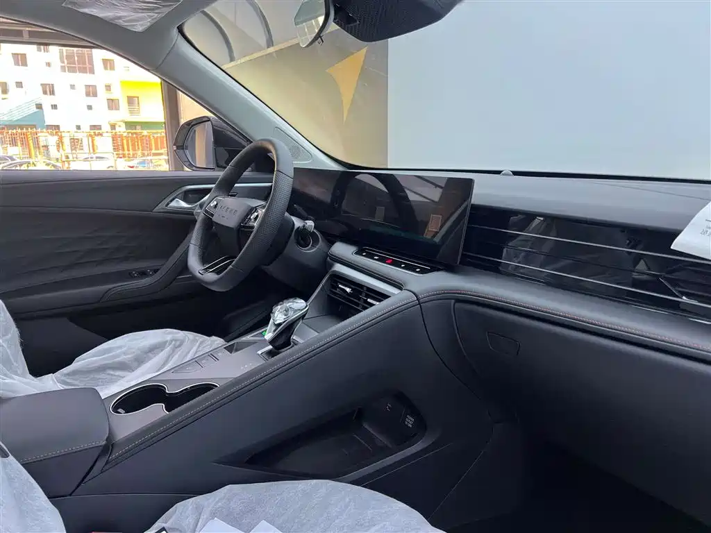 Roewe RX5 New Energy — фото 29