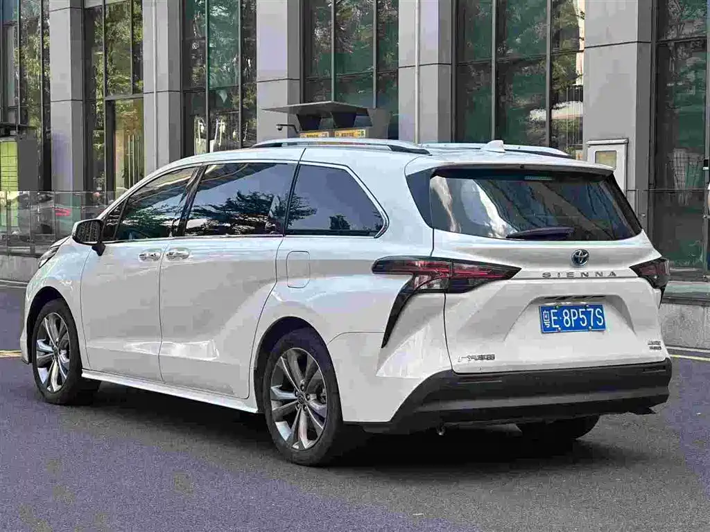 Toyota Sienna 2022 — фото 4