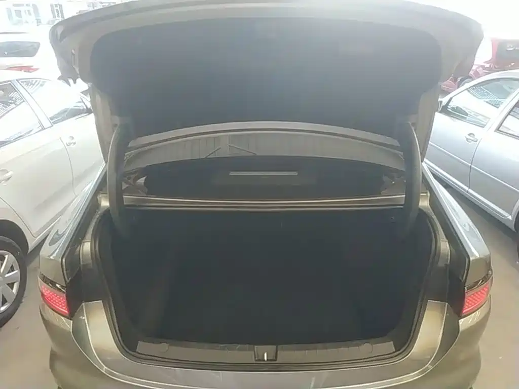 BYD Seal 05 DM-i 2025 — фото 19