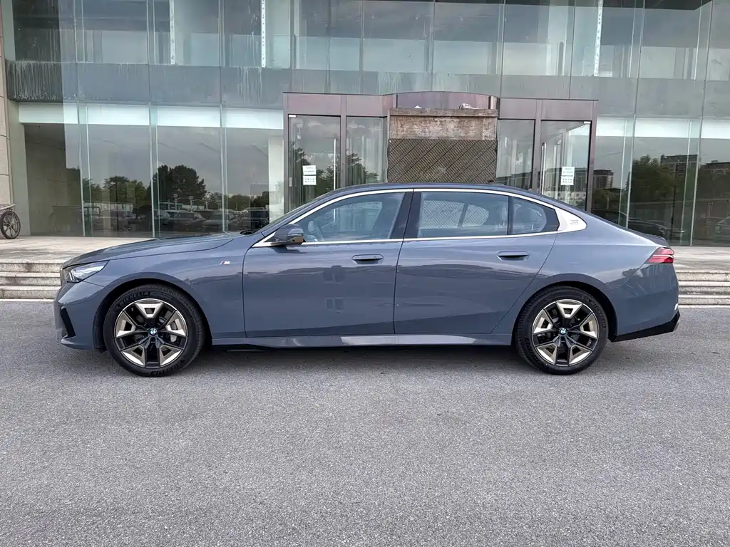 BMW 5 Series 2025