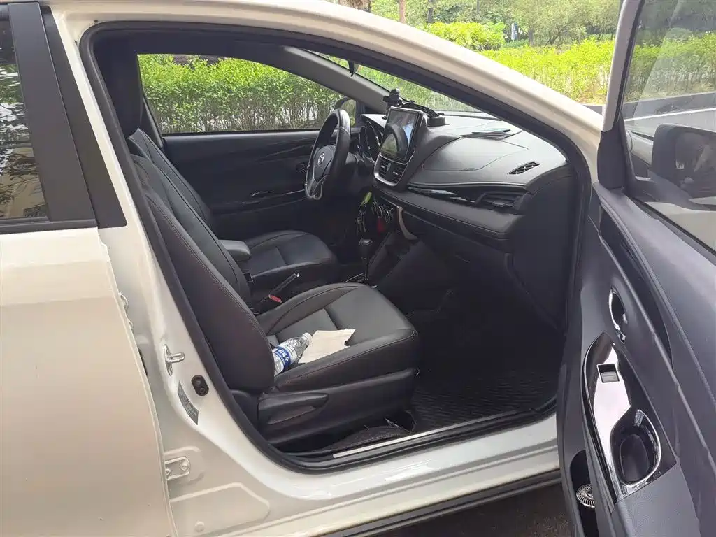 Toyota Yaris L 2020 — фото 20