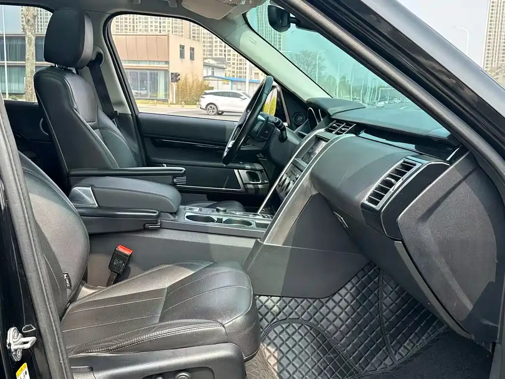 Land Rover Discovery 2018 — фото 11