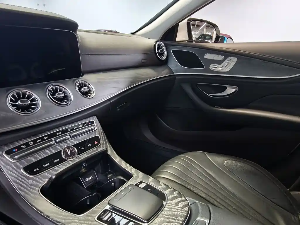 Mercedes-Benz CLS 2019 — фото 12