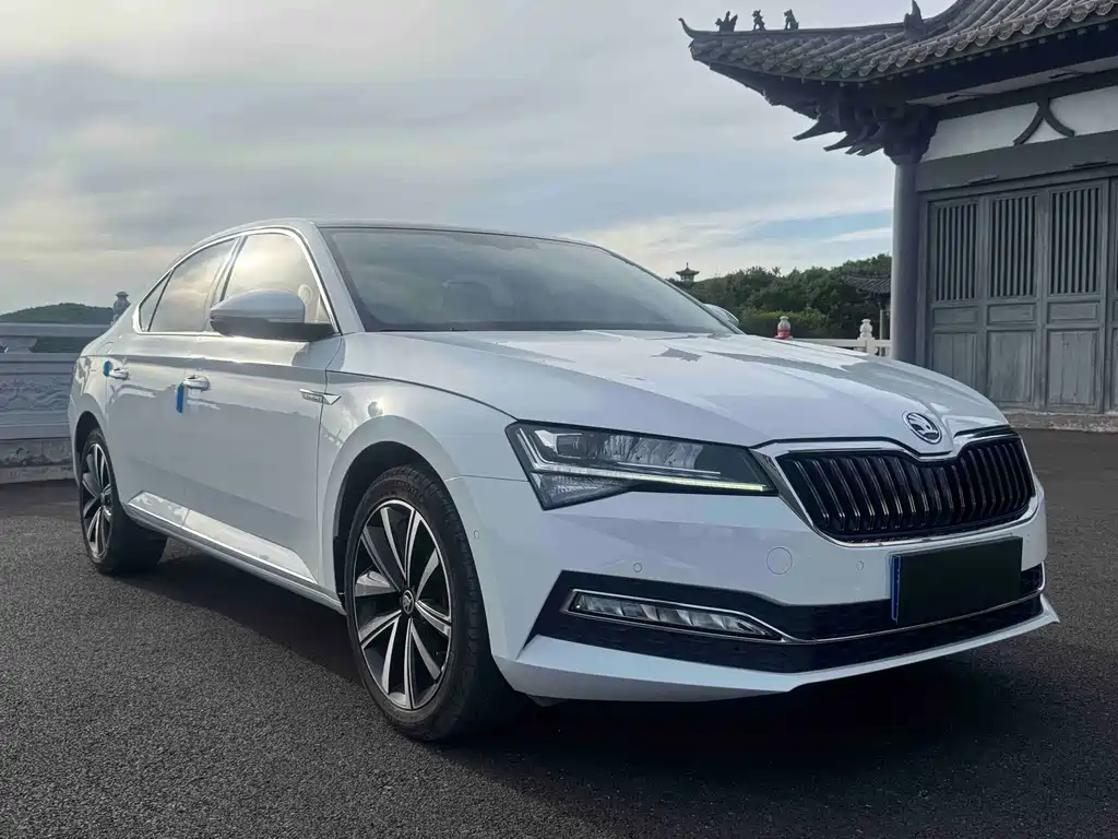 Skoda Superb 2023 — фото 3
