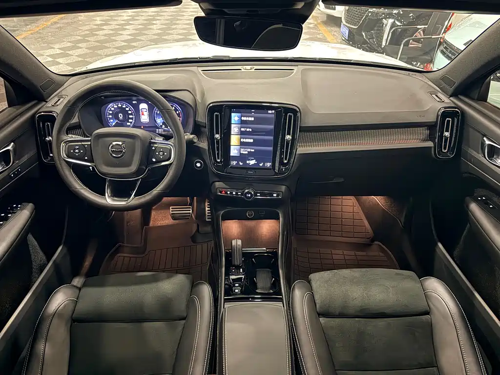 Volvo XC40 2021 — фото 11