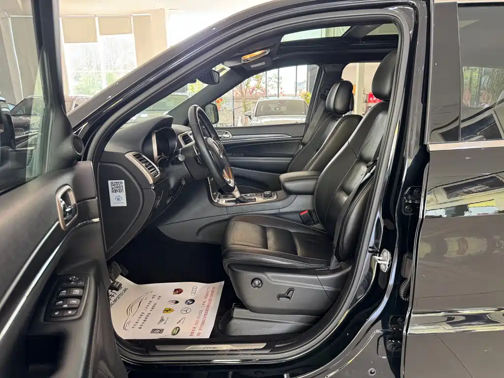 Jeep Grand Cherokee 2018 — фото 3