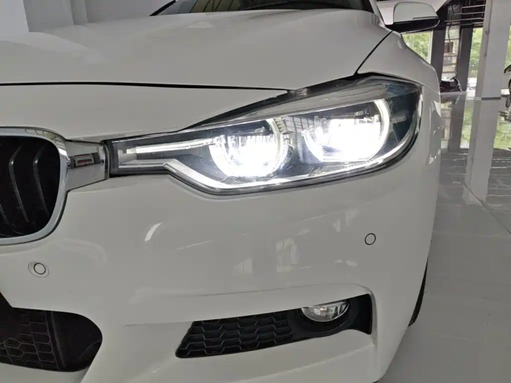 BMW 3 Series 2017 — фото 18