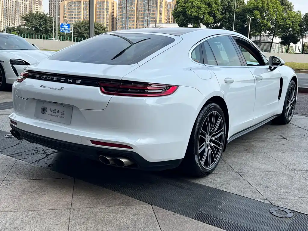 Porsche Panamera 2018 — фото 15