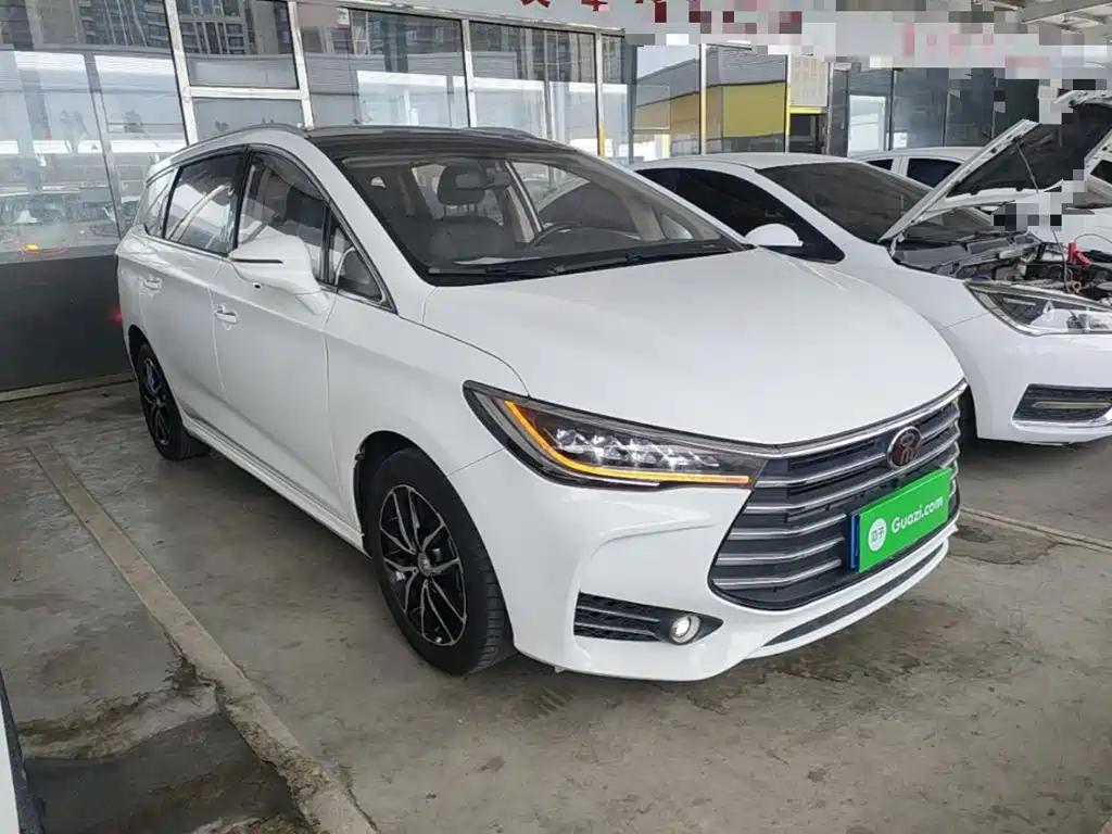 BYD MAX 2017