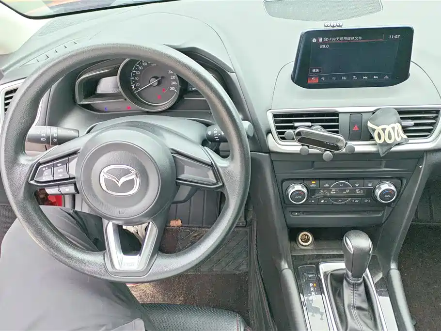Mazda 3 Axela 2019 — фото 12