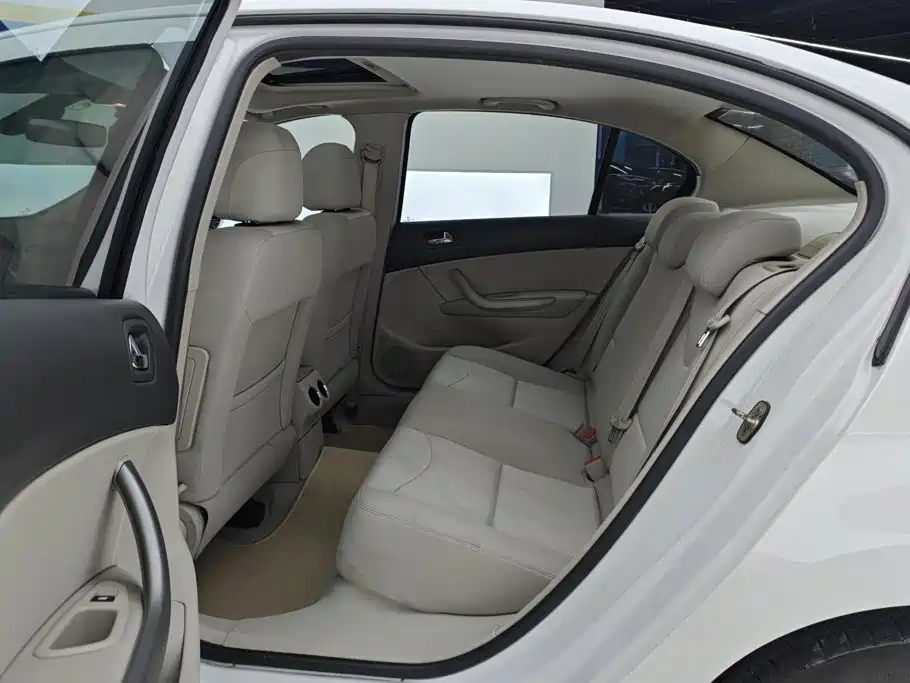 Peugeot 408 2013 — фото 11