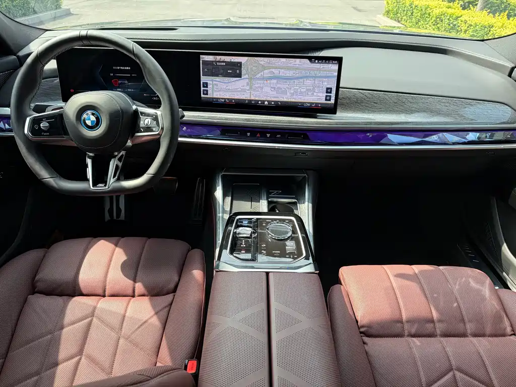 BMW i7 2025 — фото 8