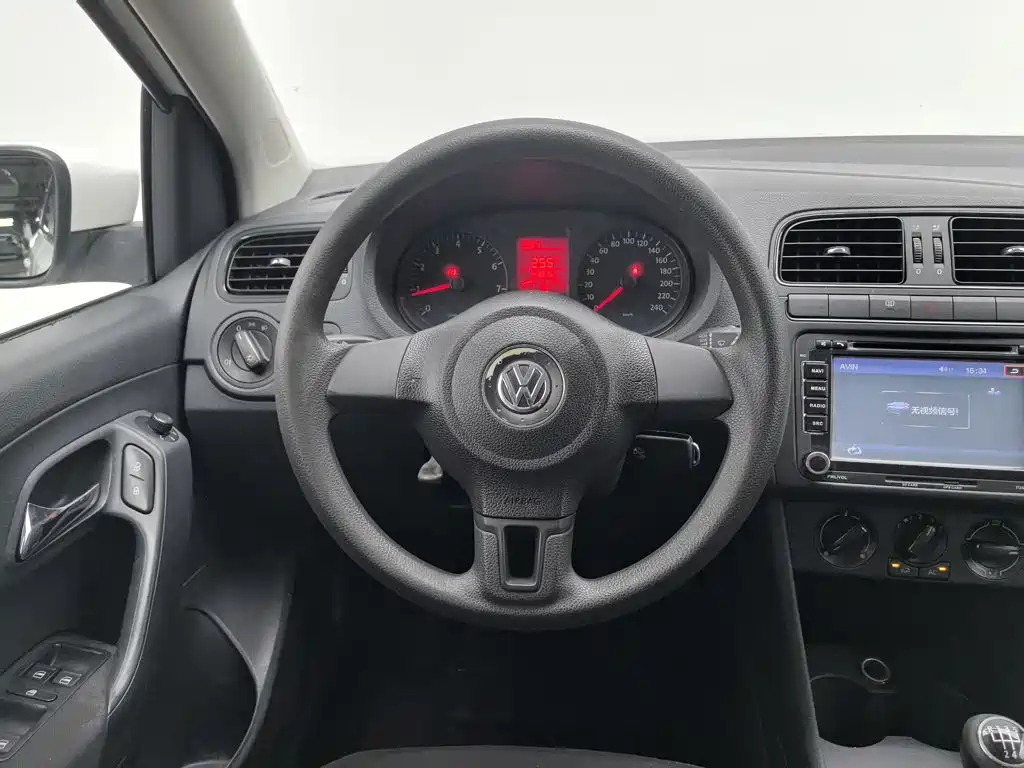 Volkswagen Polo 2014 — фото 11